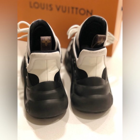 Louis Vuitton Arch Light rare color. - Picture 3 of 13